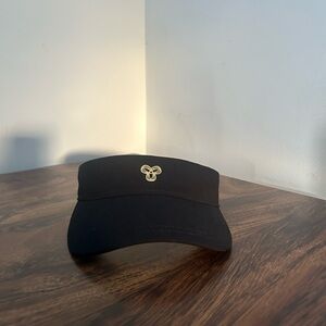 Black aritzia golden move tech legend visor